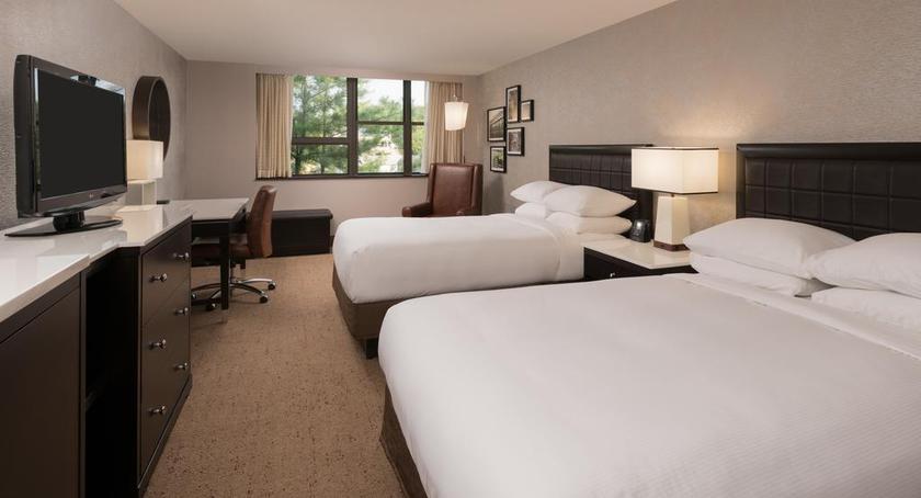 Imagen de la habitación del Hotel Saratoga Hilton. Foto 7