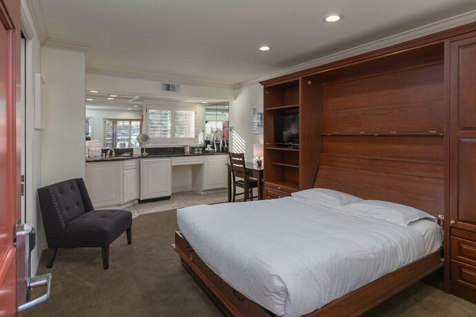 Imagen de la habitación del Hotel Saratoga Oaks Lodge. Foto 12