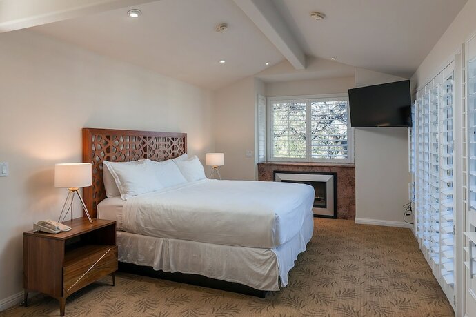 Imagen de la habitación del Hotel Saratoga Oaks Lodge. Foto 14