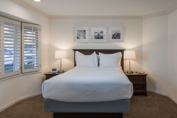 Imagen de la habitación del Hotel Saratoga Oaks Lodge. Foto 16