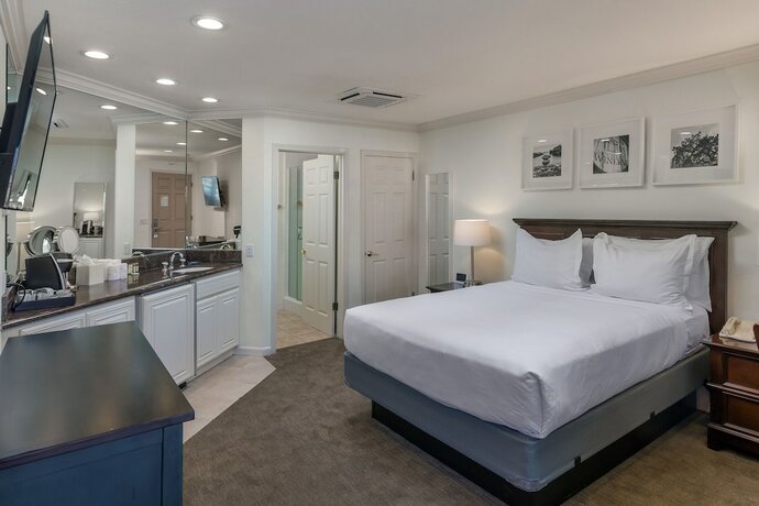 Imagen de la habitación del Hotel Saratoga Oaks Lodge. Foto 17
