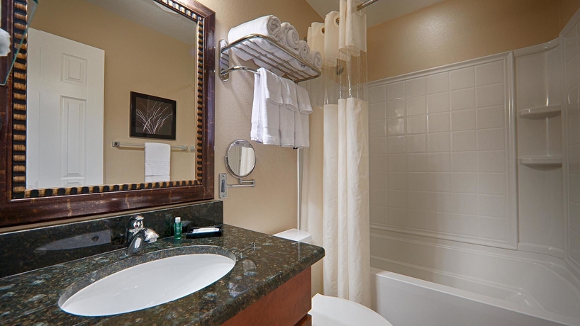 Imagen de la habitación del Hotel Saratoga Resort Villas. Foto 8