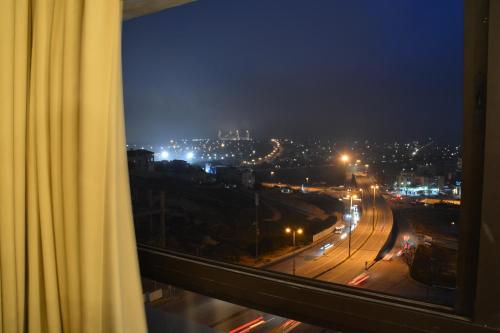Imagen de la habitación del Hotel Saray Amman. Foto 7