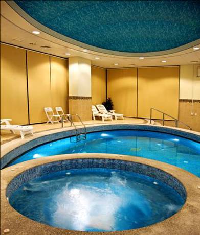 Imagen de la piscina del Hotel Saraya Corniche. Foto 12