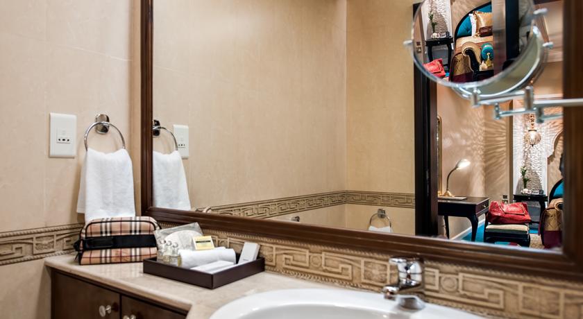 Imagen de la habitación del Hotel Saraya Corniche. Foto 4