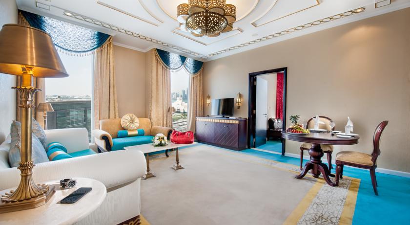 Imagen de la habitación del Hotel Saraya Corniche. Foto 5