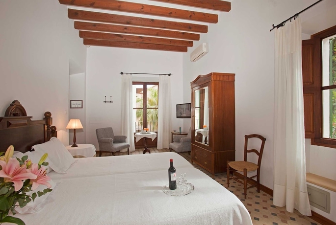Imagen de la habitación del Hotel S'ardeviu. Foto 6