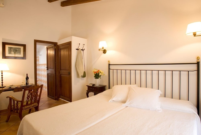 Imagen de la habitación del Hotel S'ardeviu. Foto 8