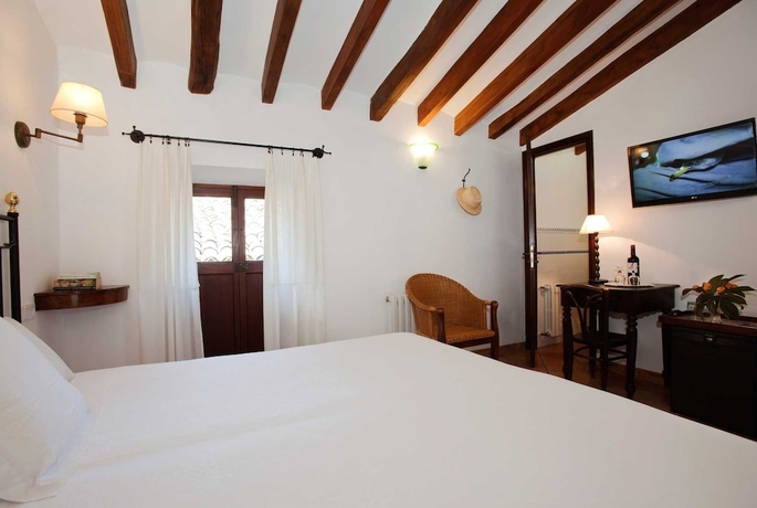 Imagen de la habitación del Hotel S'ardeviu. Foto 9
