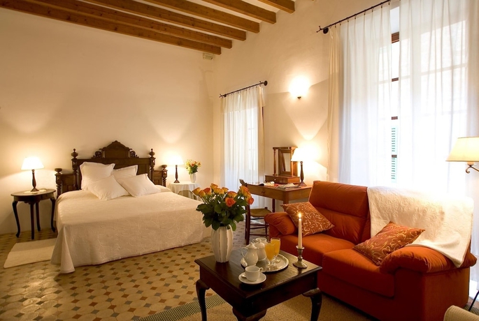 Imagen de la habitación del Hotel S'ardeviu. Foto 11