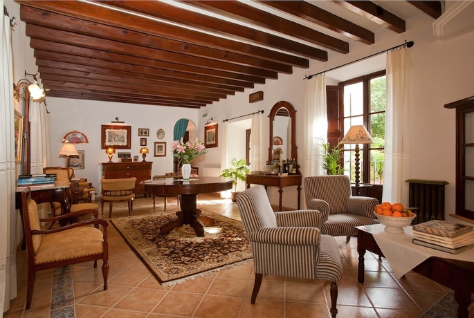 Imagen de los interiores del Hotel S'ardeviu. Foto 17