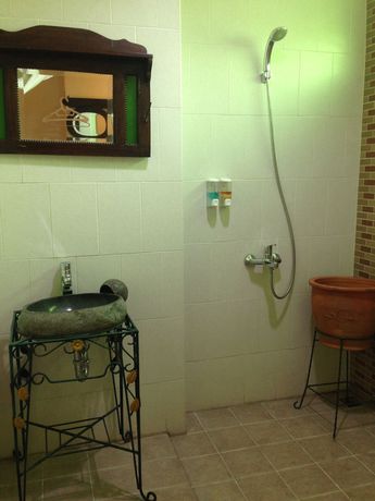 Imagen de la habitación del Hotel Sare Suites. Foto 9