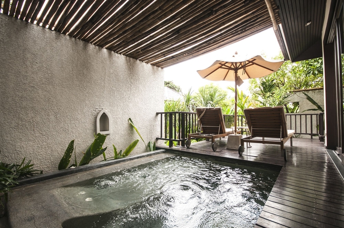 Imagen de la piscina del Hotel Sareeraya Villas and Suites. Foto 12