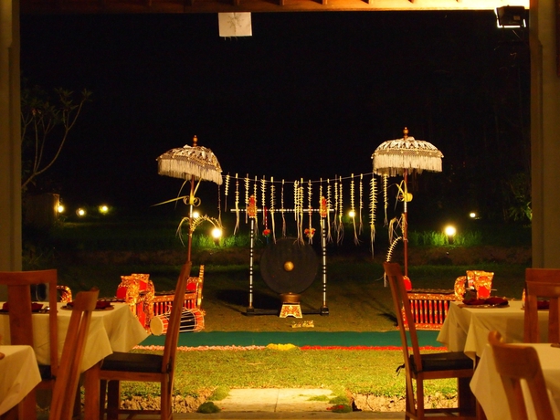 Imagen del bar/restaurante del Hotel Saren Indah. Foto 2