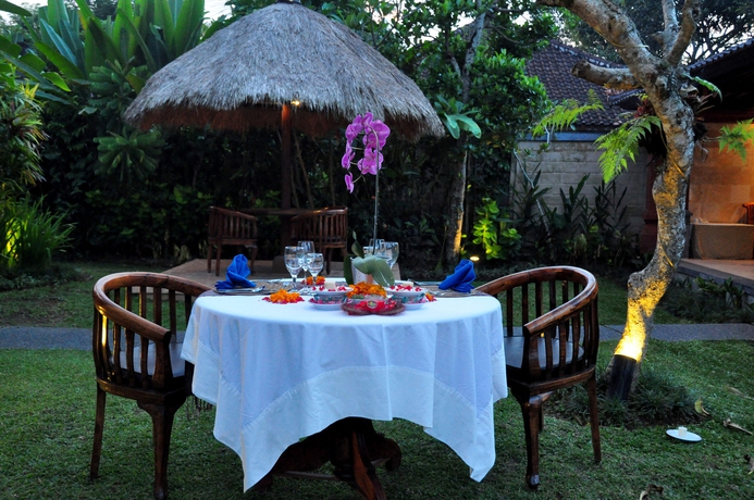 Imagen del bar/restaurante del Hotel Saren Indah. Foto 4