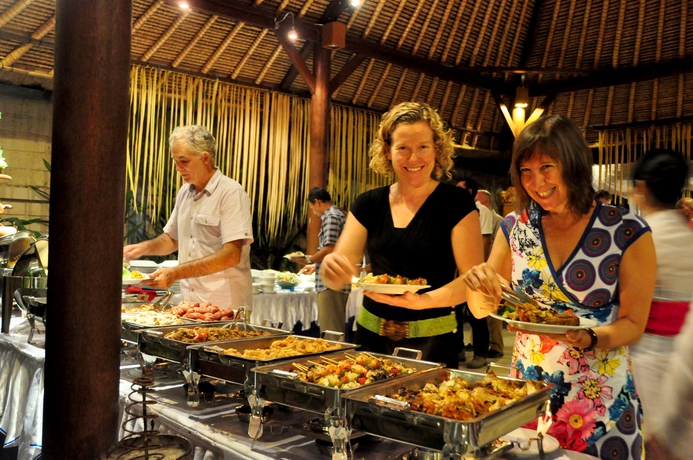 Imagen del bar/restaurante del Hotel Saren Indah. Foto 5