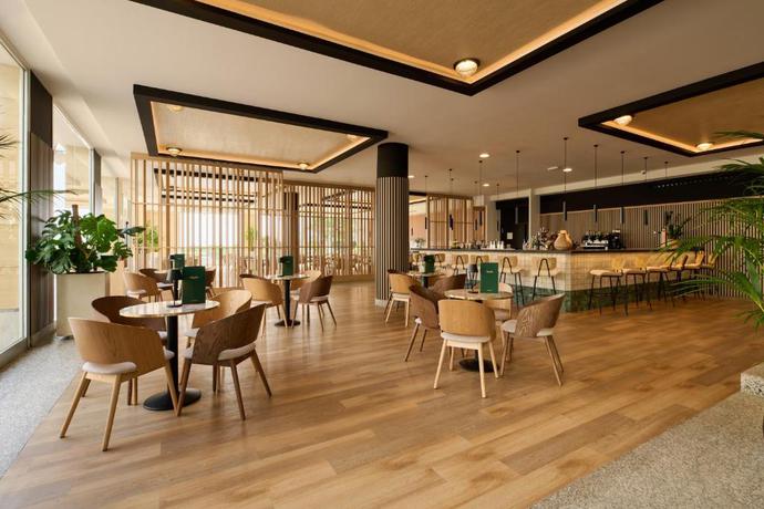 Imagen del bar/restaurante del Hotel Sarena de Muro Resort Mallorca, part of Destination by Hyatt. Foto 5