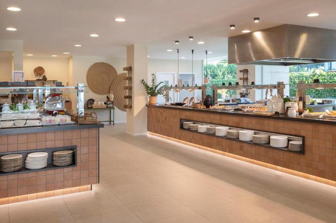 Imagen del bar/restaurante del Hotel Sarena de Muro Resort Mallorca, part of Destination by Hyatt. Foto 2