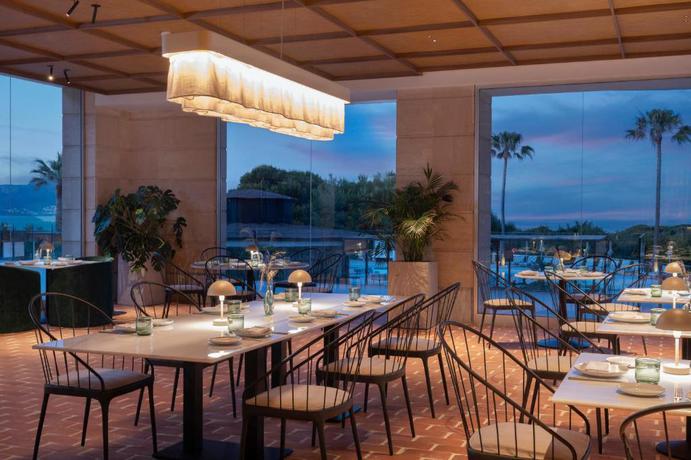 Imagen del bar/restaurante del Hotel Sarena de Muro Resort Mallorca, part of Destination by Hyatt. Foto 3