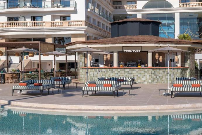 Imagen de la piscina del Hotel Sarena de Muro Resort Mallorca, part of Destination by Hyatt. Foto 19