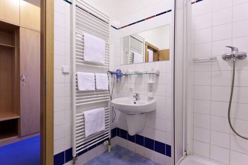 Imagen de la habitación del Hotel Sareza. Foto 9