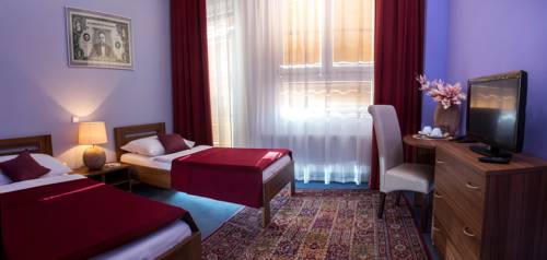 Imagen de la habitación del Hotel Sareza. Foto 13