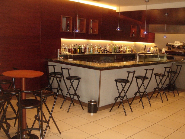 Imagen del bar/restaurante del Hotel Sarga. Foto 7