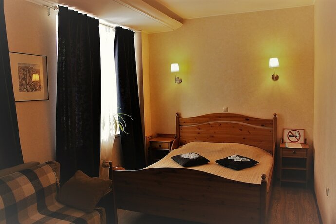 Imagen de la habitación del Hotel Sarin. Foto 17