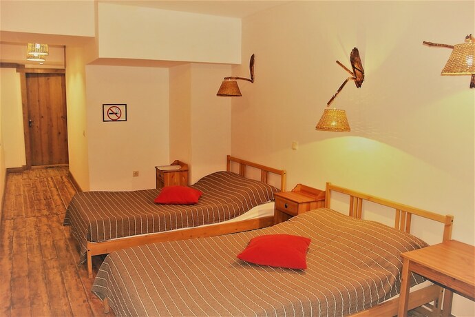 Imagen de la habitación del Hotel Sarin. Foto 18