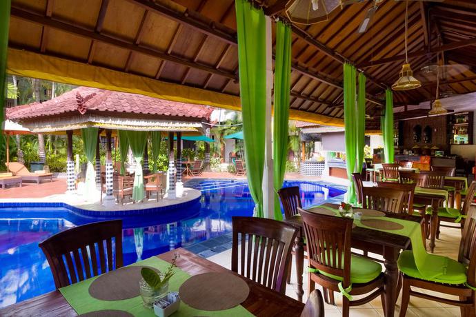 Imagen del bar/restaurante del Hotel Sarinande. Foto 2
