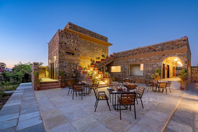 Imagen del bar/restaurante del Hotel Sariska Courtyard by Armr Hospitality. Foto 2