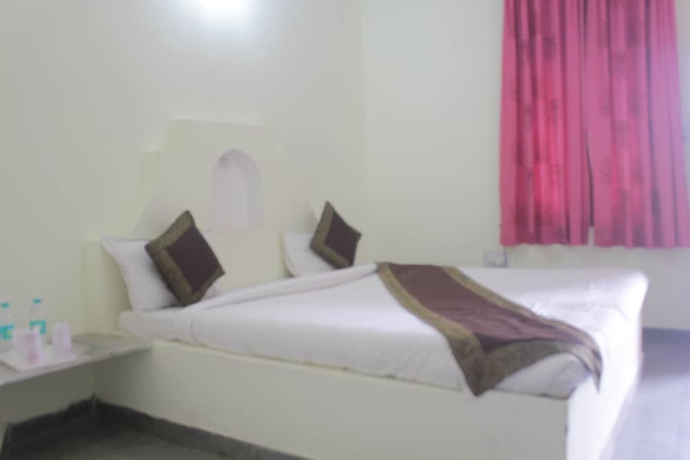 Imagen de la habitación del Hotel Sariska Tiger Camp Resort. Foto 9