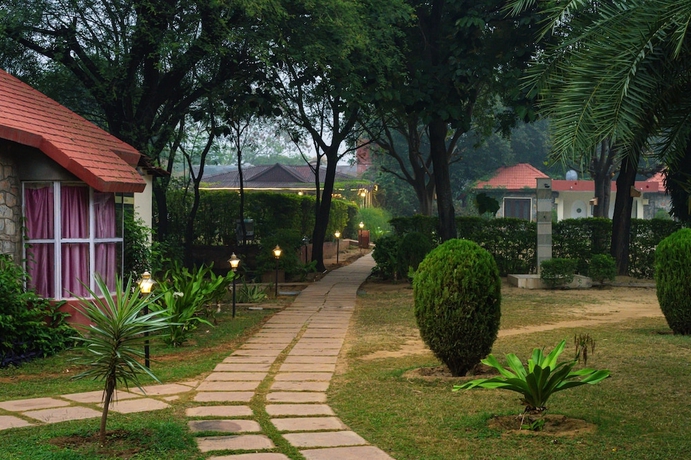 Imagen de los exteriores del Hotel Sariska Tiger Heaven Resort. Foto 10