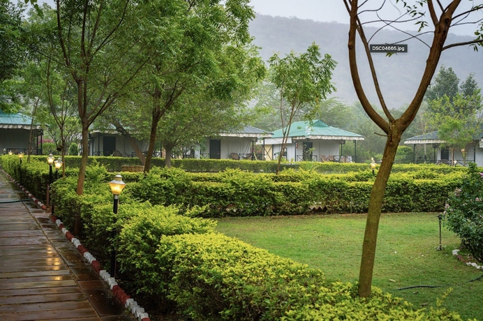 Imagen de los exteriores del Hotel Sariska Tiger Heaven Resort. Foto 11