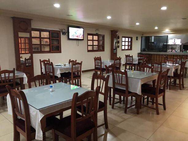 Imagen del bar/restaurante del Hotel Sarita. Foto 4