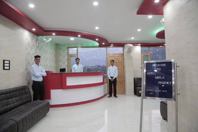 Imagen de los interiores del Hotel Sarla Regency. Foto 20