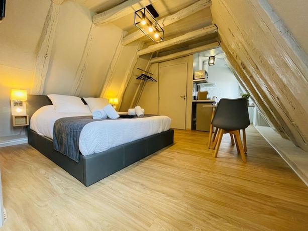 Imagen de la habitación del Hotel Sarlat Catalina. Foto 6