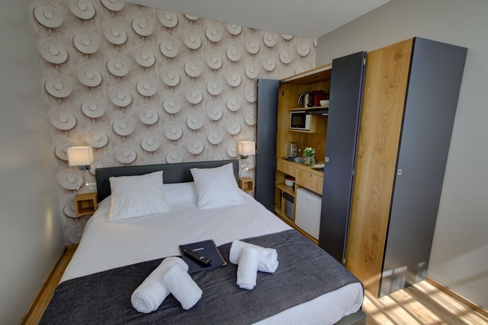 Imagen de la habitación del Hotel Sarlat Catalina. Foto 11