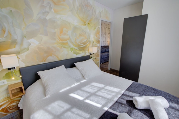 Imagen de la habitación del Hotel Sarlat Catalina. Foto 12