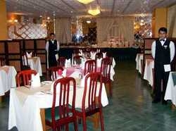 Imagen del bar/restaurante del Hotel Sarmad. Foto 4