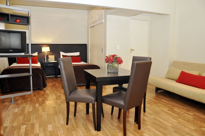 Imagen de la habitación del Hotel Sarmiento Suites. Foto 7