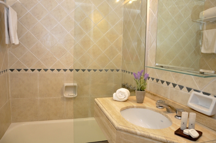 Imagen de la habitación del Hotel Sarmiento Suites. Foto 9