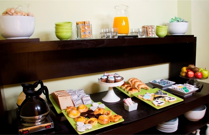 Imagen del bar/restaurante del Hotel Sarmiento Suites. Foto 3