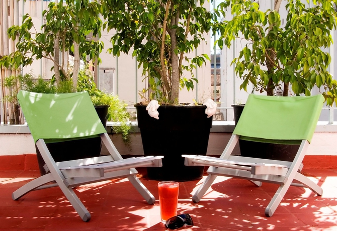 Imagen de los exteriores del Hotel Sarmiento Suites. Foto 12