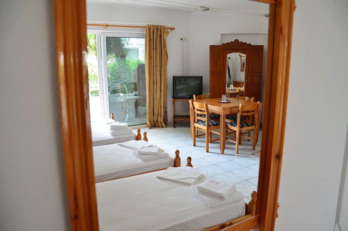 Imagen de la habitación del Hotel Saron, Lavreotiki. Foto 2