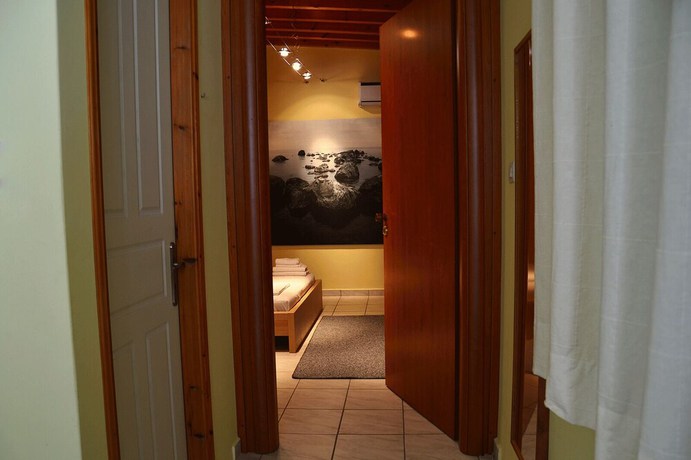 Imagen de la habitación del Hotel Saron, Lavreotiki. Foto 7