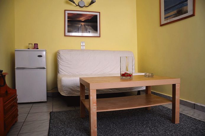 Imagen de la habitación del Hotel Saron, Lavreotiki. Foto 9