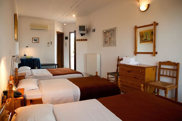 Imagen de la habitación del Hotel Saron, Lavreotiki. Foto 10