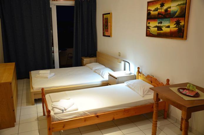 Imagen de la habitación del Hotel Saron, Lavreotiki. Foto 11