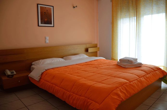 Imagen de la habitación del Hotel Saron, Lavreotiki. Foto 13